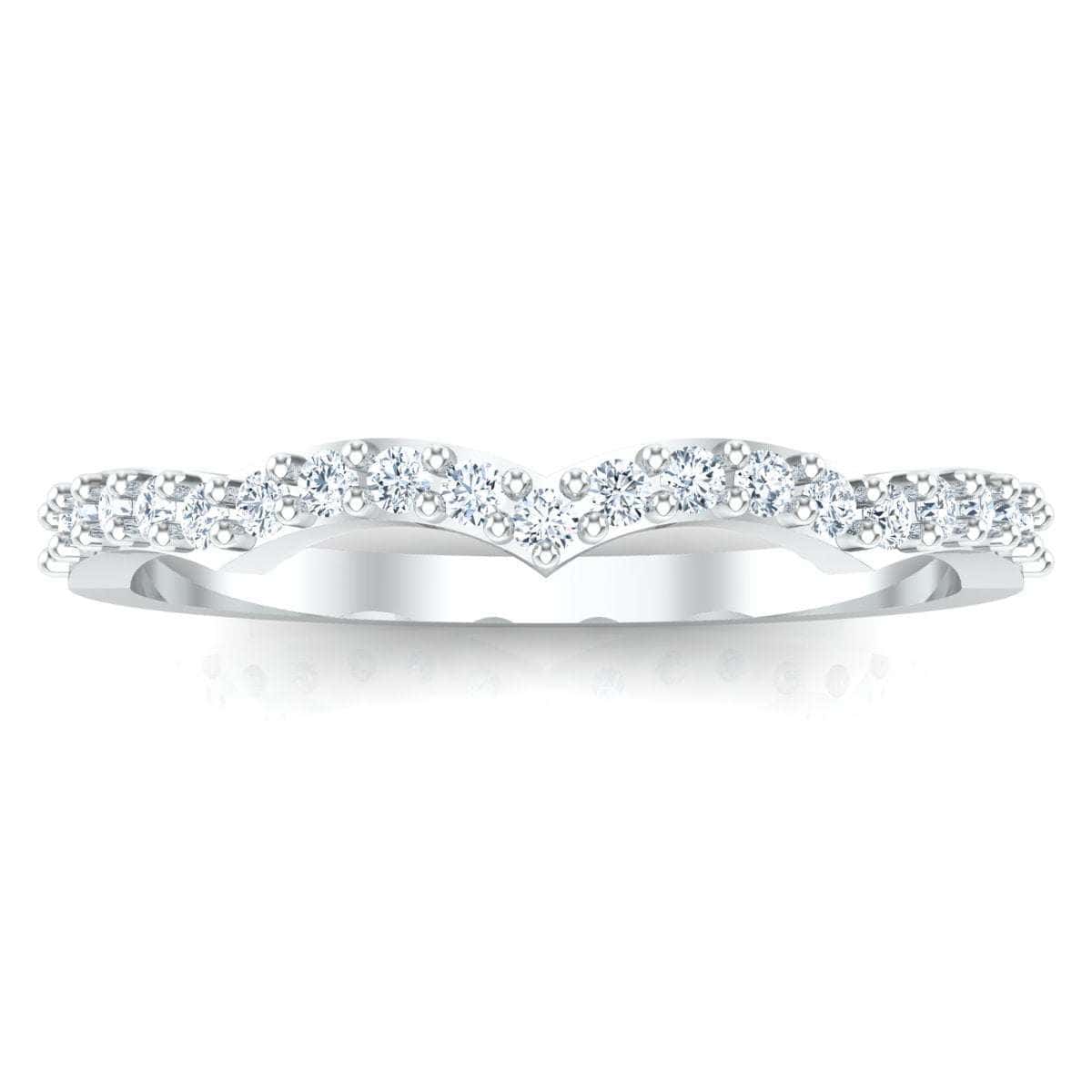 Elegant Three Peak Ring with sparkling diamonds.