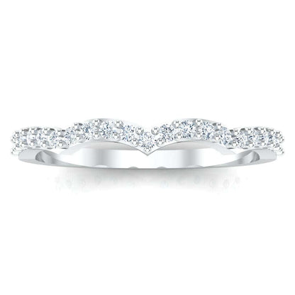 Elegant Three Peak Ring with sparkling diamonds.